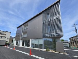 新潟市中央区姥ケ山6丁目 エアコン2基、インターネット無料、宅配BOXあります！ 【ピオニーヒルズ（2LDK）】 
