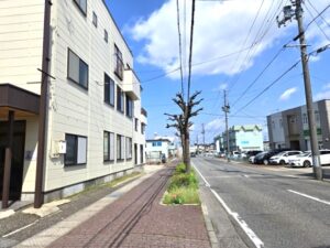 バス通り沿いです(周辺)