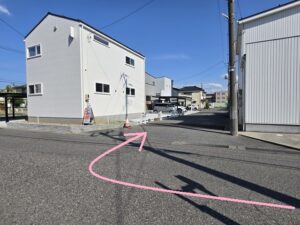 建売住宅の角を右折