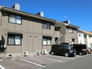新潟市東区石山1丁目 のどかな川を望むアパート、駐車場２台可能！【リバーサイド石山（3DK）】