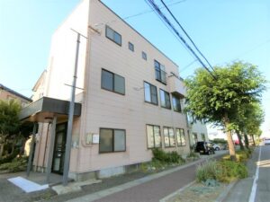 新潟市中央区姥ケ山6丁目 事業用賃貸2階です。駐車場は3台確保済！！【第２阿部ビル】
