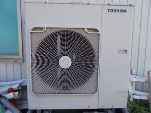 各各階に埋込型エアコンがあります。