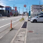 歩道込み幅員14.8mの幹線道路　紫竹山鳥屋野線(紫鳥線)に面しています。(周辺)